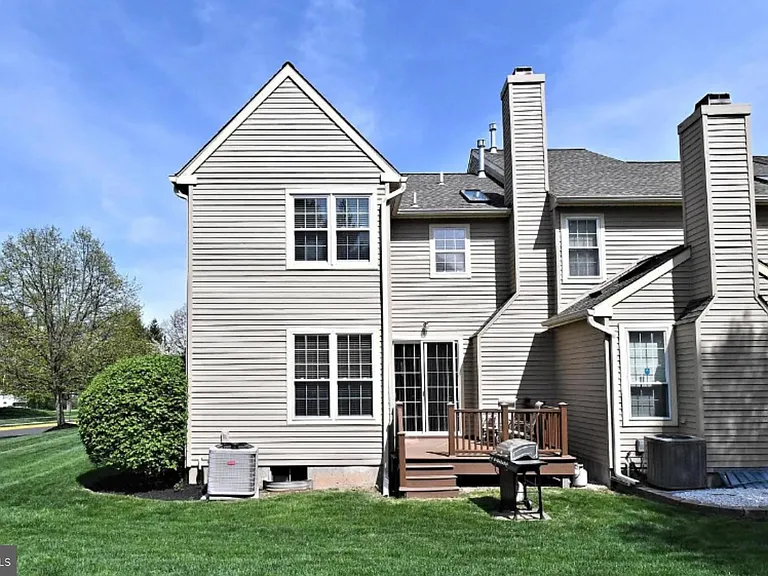 235 Pinecrest Ln — Photo 42
