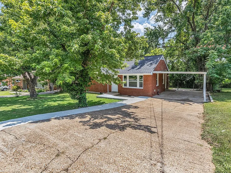 2923 Emery Dr — Photo 26
