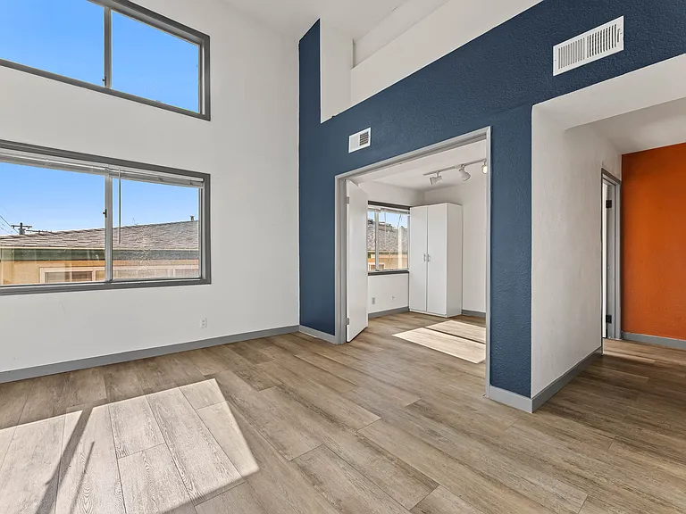 1540 S Fairfax Ave #7 — Photo 2