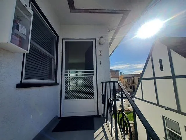 129 Roycroft Ave #3 — Photo 2