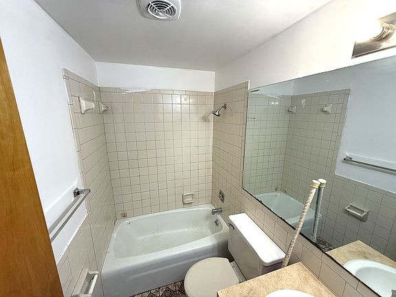 5th image of 509 N Grant St #7