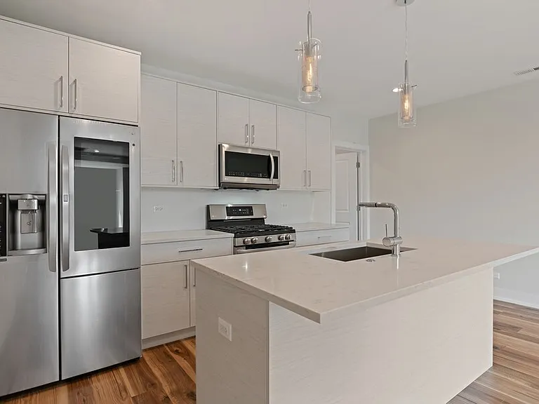 5131 N Lincoln Ave #301 — Photo 3