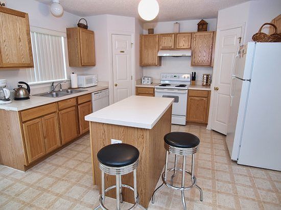 PIW5P619-Kitchen-Island