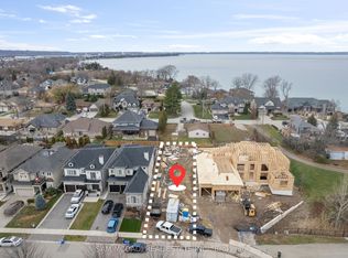 451 Montreal Cir, Hamilton, ON L8E 0E1