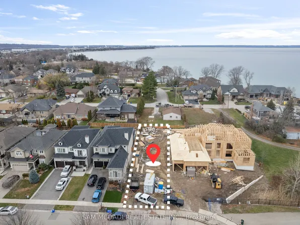 451 Montreal Cir, Hamilton, ON L8E 0E1