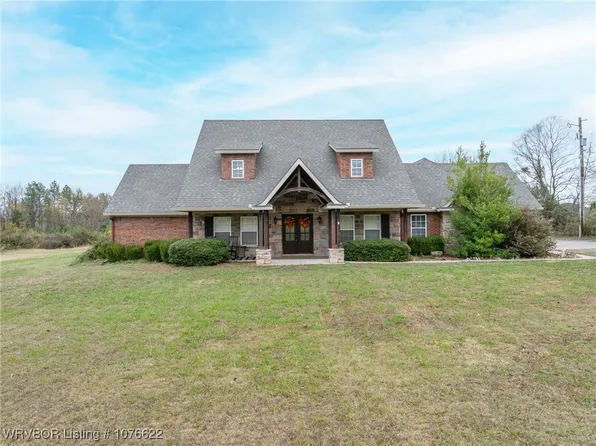 1506 N River Rd, Lavaca, AR 72941