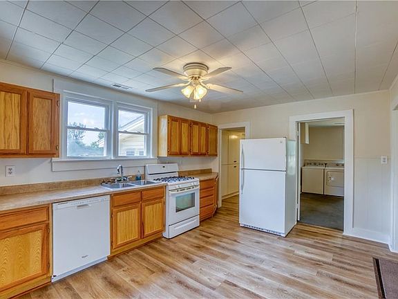 4th image of 200 N Griswold St