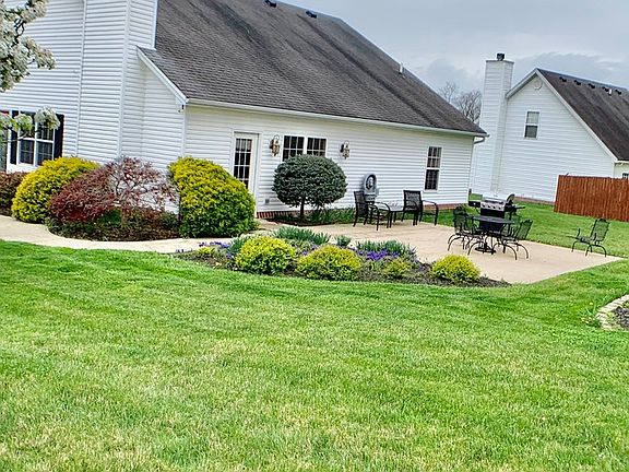 5th image of 921 Holly Ct