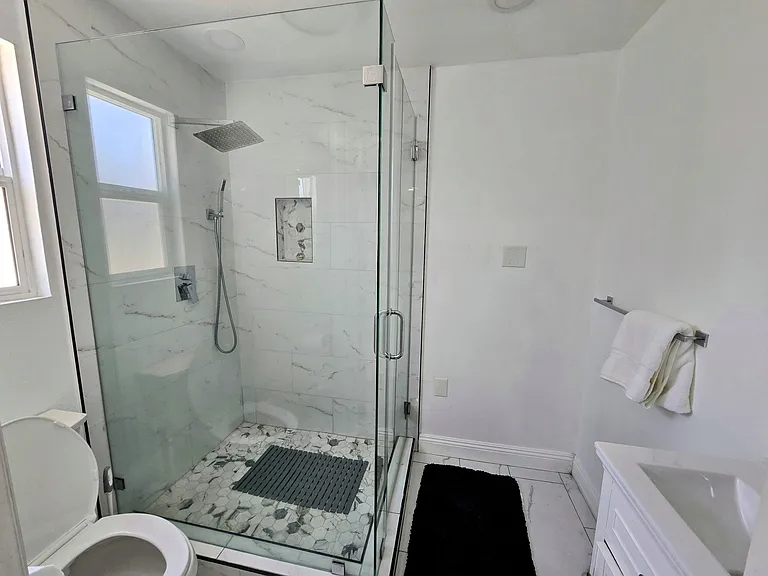 2548 E Wilson Ave — Photo 147
