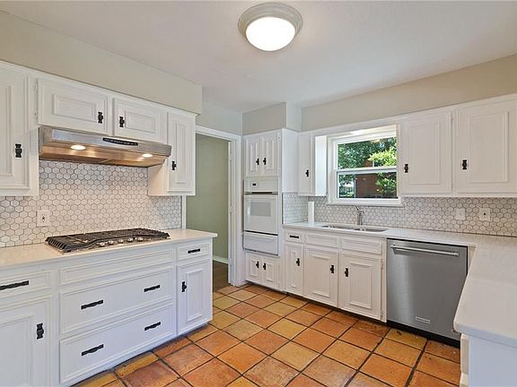 4th image of 400 Northview Dr