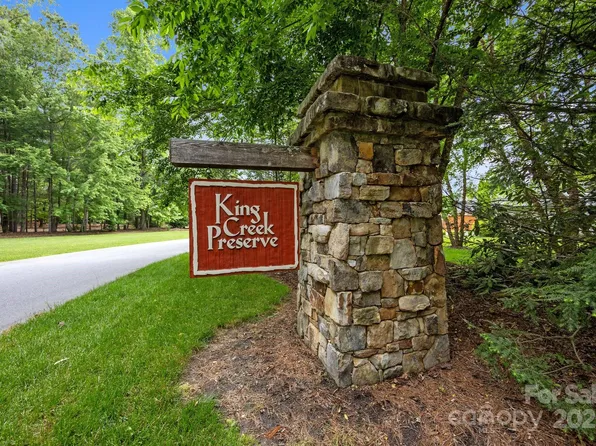 319 Red Fox Ln, Flat Rock, NC 28731