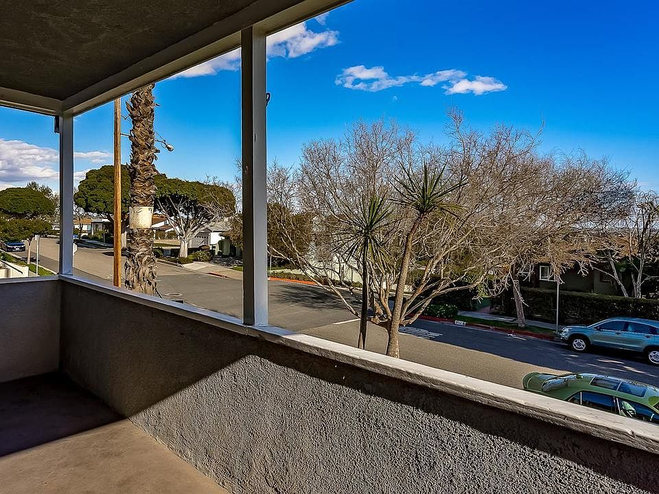 2nd image of 2031 Marine St