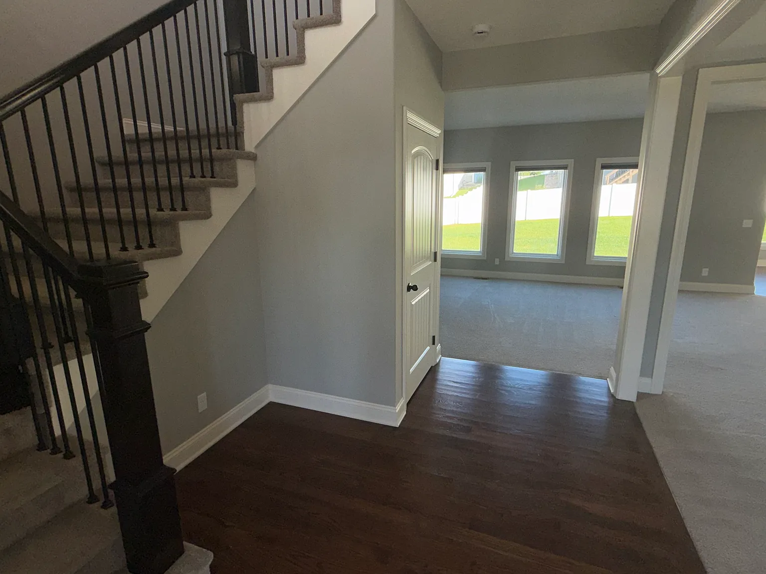 5 bed, 3712 sqft, $4,350 — Photo 3