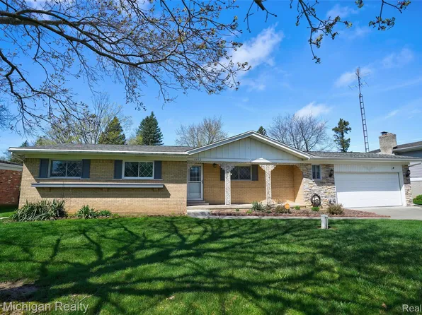4452 Saint Martins Dr, Flint, MI 48507