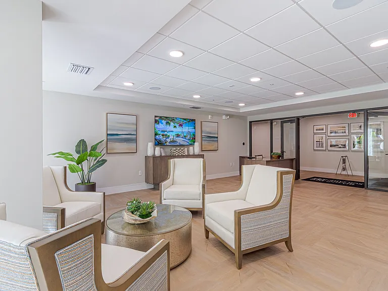 Bimini Square Apartments — Photo 6