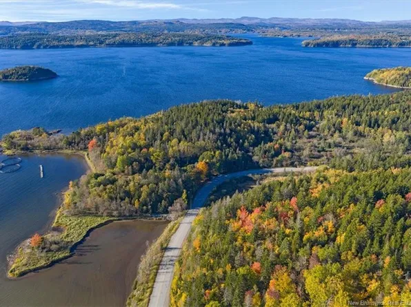 421 Kennebecasis Dr, Saint John, NB E2K 5K9