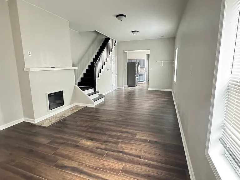 711 W Charles St #2 — Photo 5