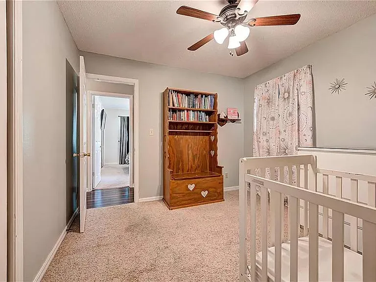 704 Crestmoor Dr — Photo 8