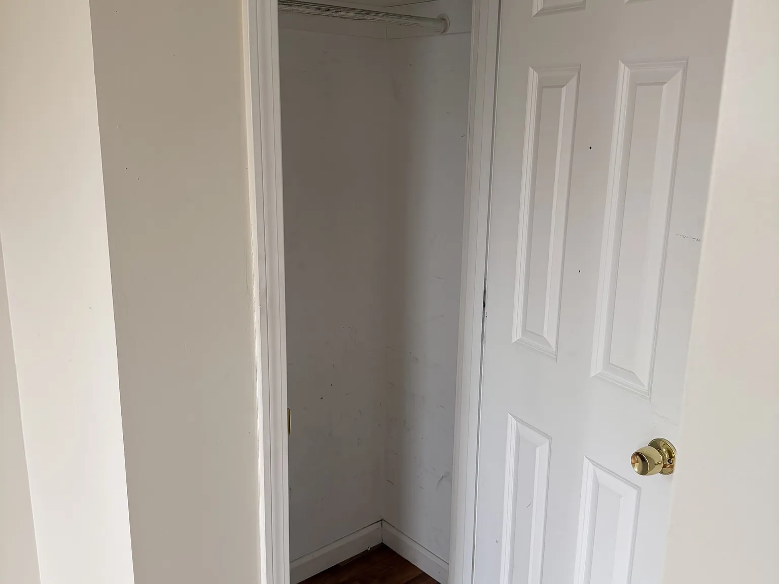 4 bed, 3495 sqft, $700 — Photo 2