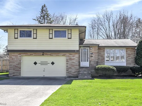 22337 Sandy Ln, Fairview Park, OH 44126