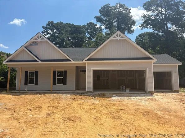 404 Gleneagles Ct, Fayetteville, NC 28311