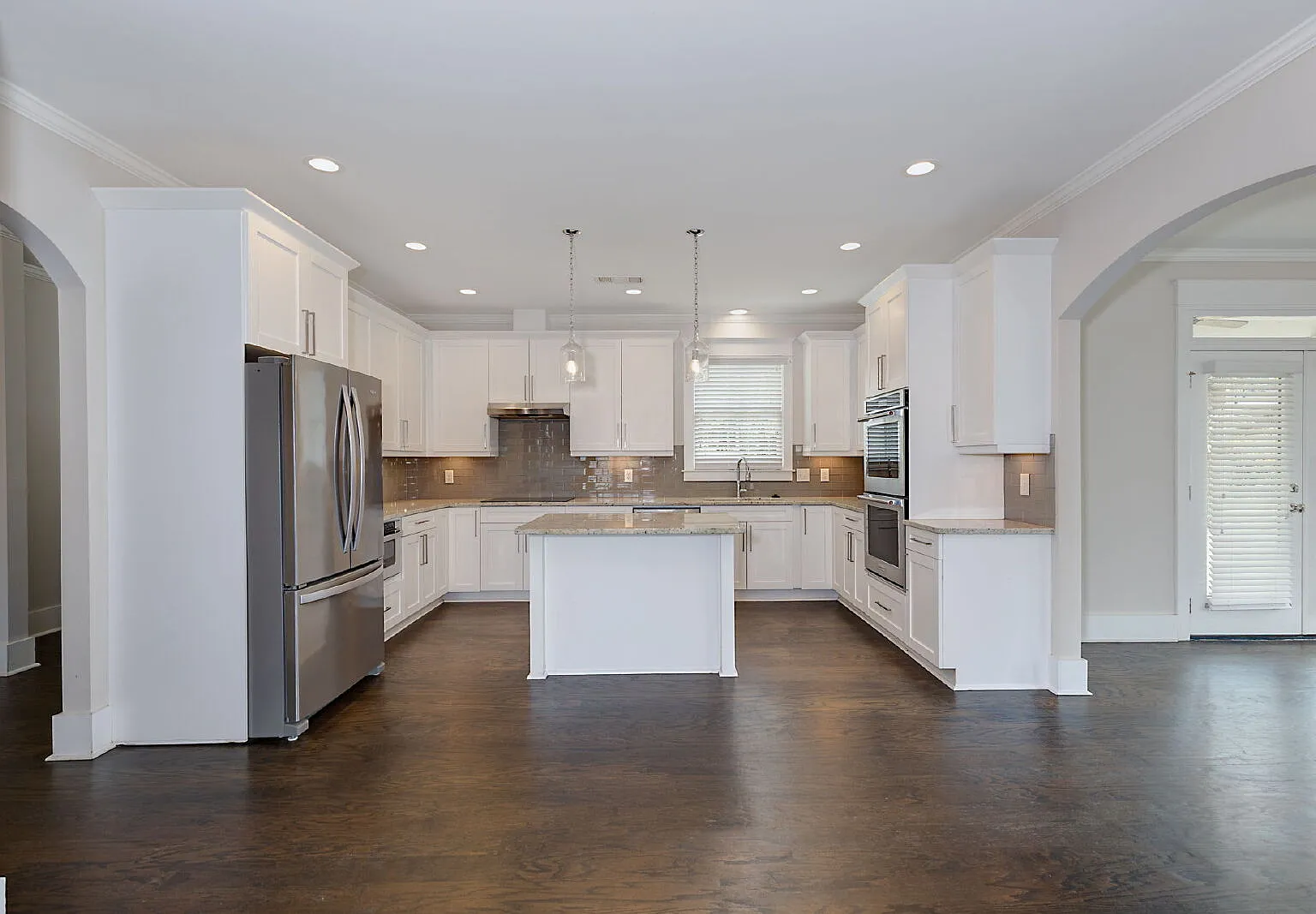 4 bed, 3.5 bath, 2800 sqft, $2,800 — Photo 4