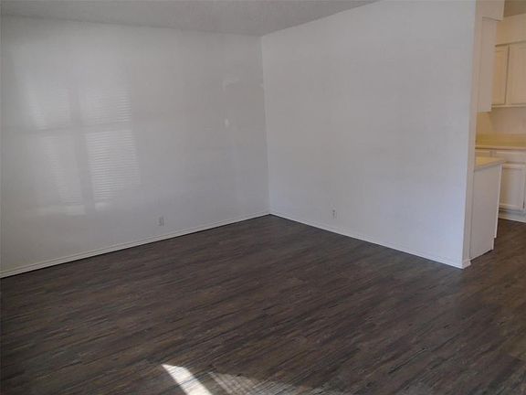 3rd image of 408-410 Amanda Ln