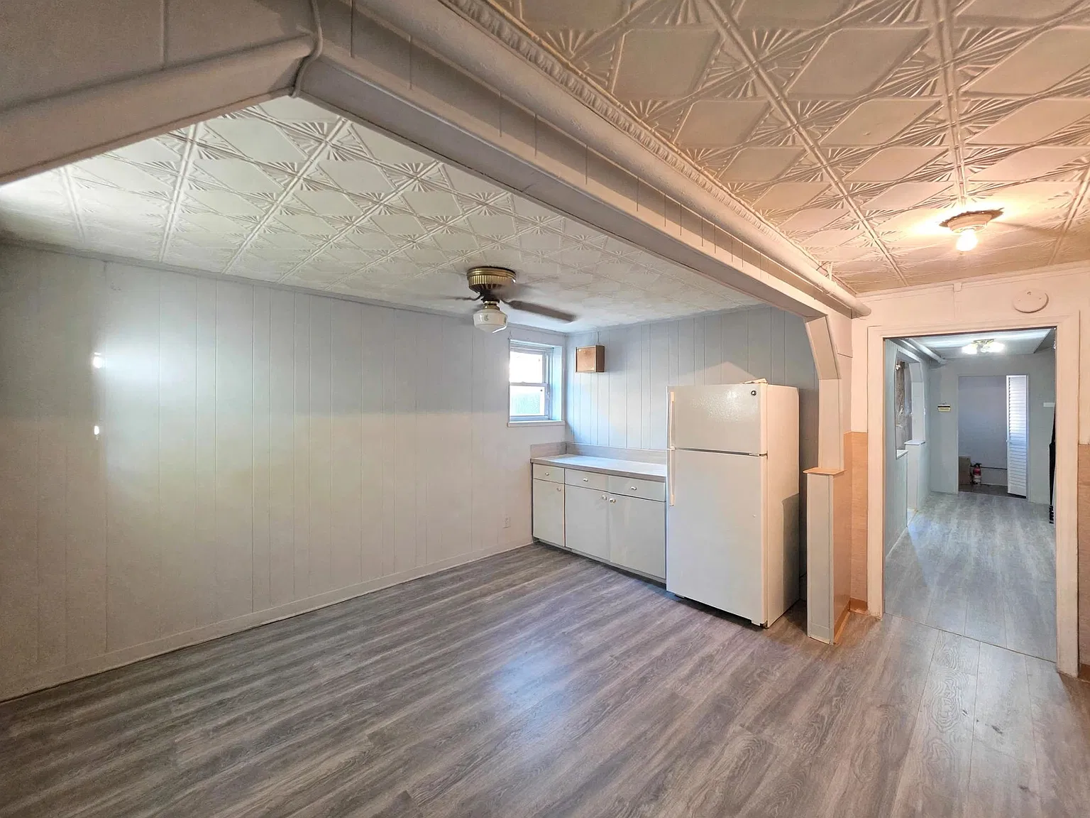3 bed, 1.5 bath, 1300 sqft, $3,300 — Photo 2