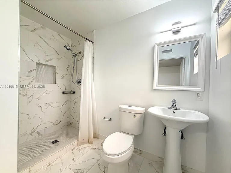 1740 SW 47th Ave — Photo 16