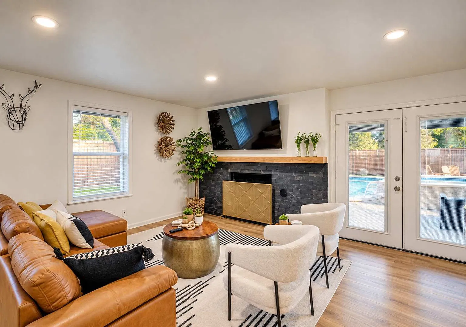 Posh 6BR/3B Home with Pool, Media/Game Room — Photo 4