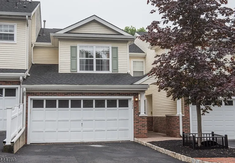2404 Vantage Ct — Photo 1