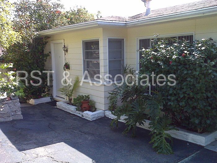 1st image of 814 N Las Casas Ave
