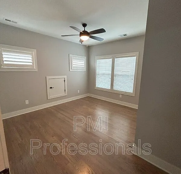 111 Creighton Ave #B — Photo 15