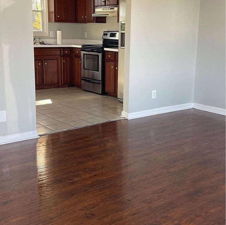 1st image of 1050 Scarlett Ln