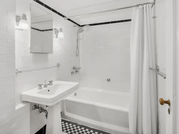 405 West 23rd Street 9I image 6 of 6