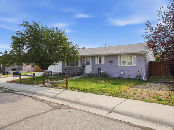 3865 Ridgecrest Dr, Casper, WY 82604