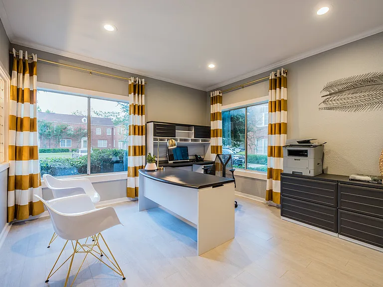 Crestwood Place Apartments — Photo 11