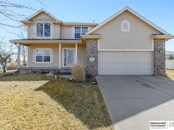 1679 Lake Ridge Dr, Plattsmouth, NE 68048