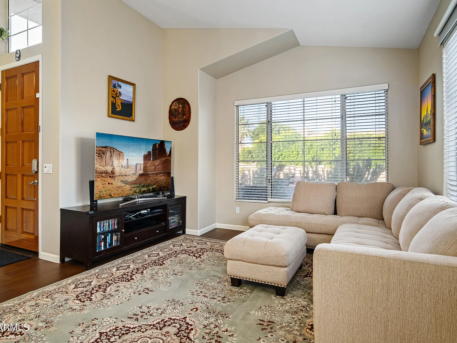 3 bed, 2.0 bath, 1752 sqft, $3,600 — Photo 2