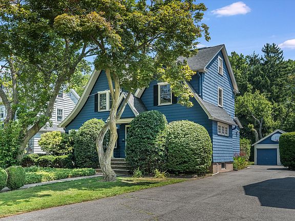 3rd image of 31 Essex Ave