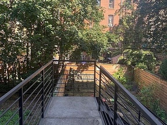 3rd image of 825 Putnam Ave #2