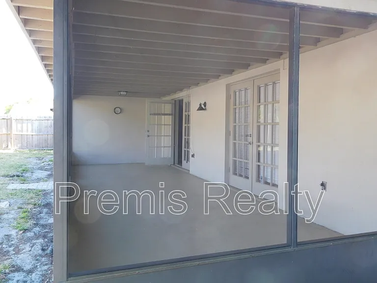 14875 Cromwell Dr — Photo 14