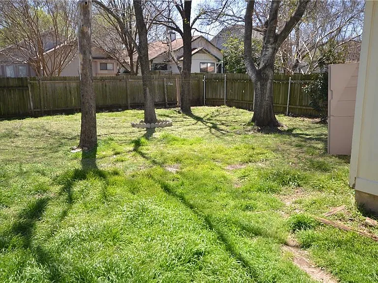 1105 Green Valley Cv — Photo 20