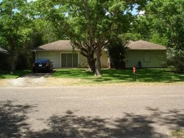 2606 N Houston Dr, La Marque, TX 77568