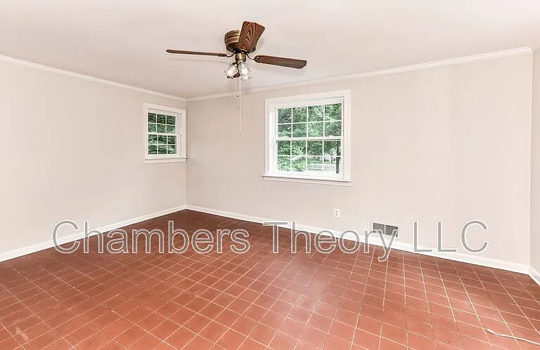 419 S Barton St — Photo 6