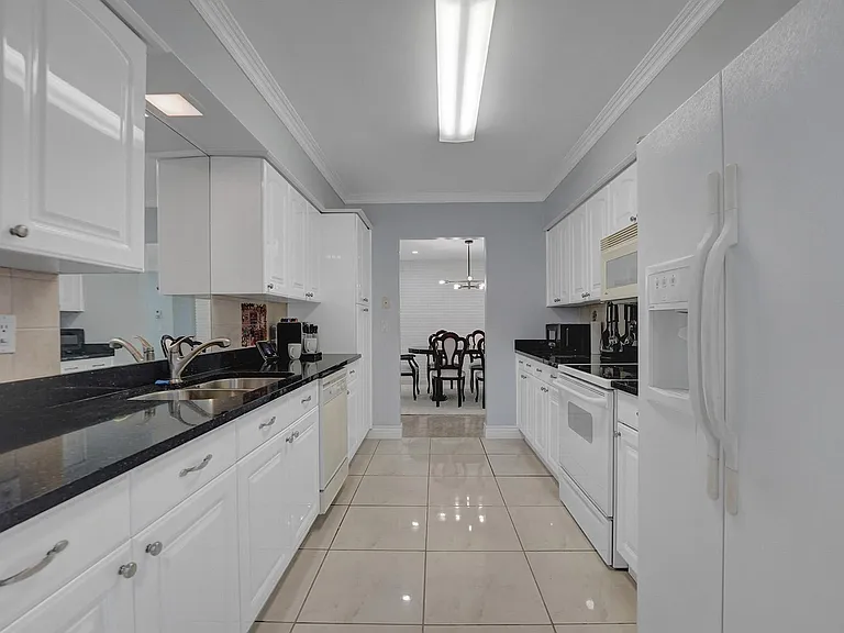 2633 Adams St — Photo 13
