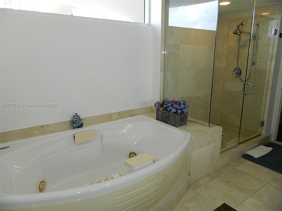 4th image of 17555 Collins Ave APT 1904