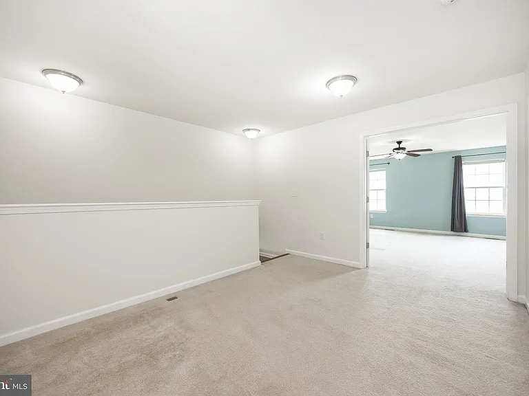 253 Fairfield Cir W — Photo 23