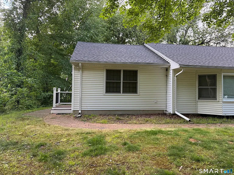 381 Nichols Ave — Photo 4