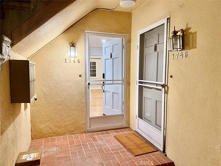 1744 Huntington Dr — Photo 48